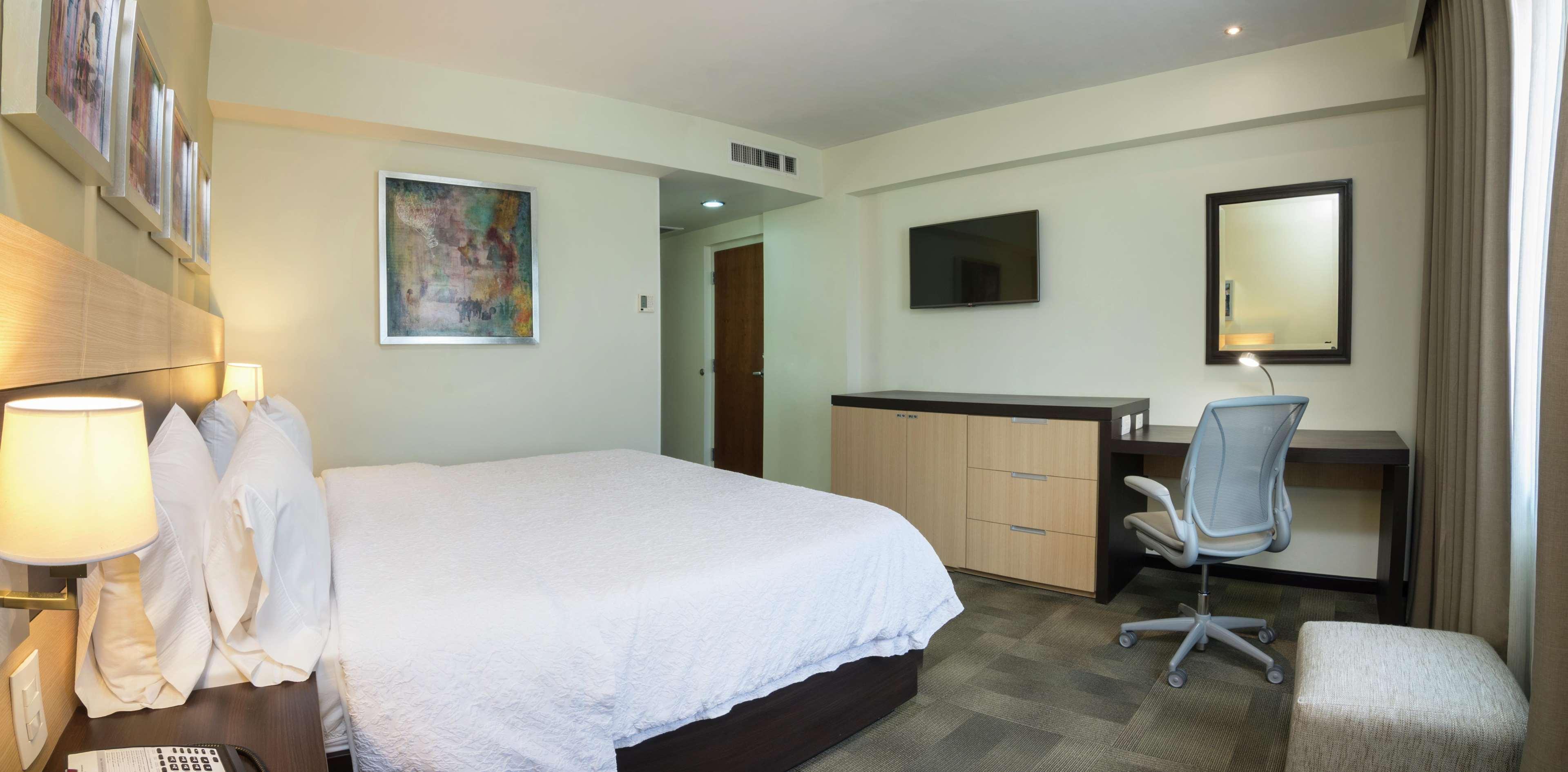 Hampton Inn By Hilton Silao-Aeropuerto, Mexico Екстериор снимка